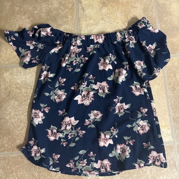 Off the shoulder top Size Small - Picture 1 of 2